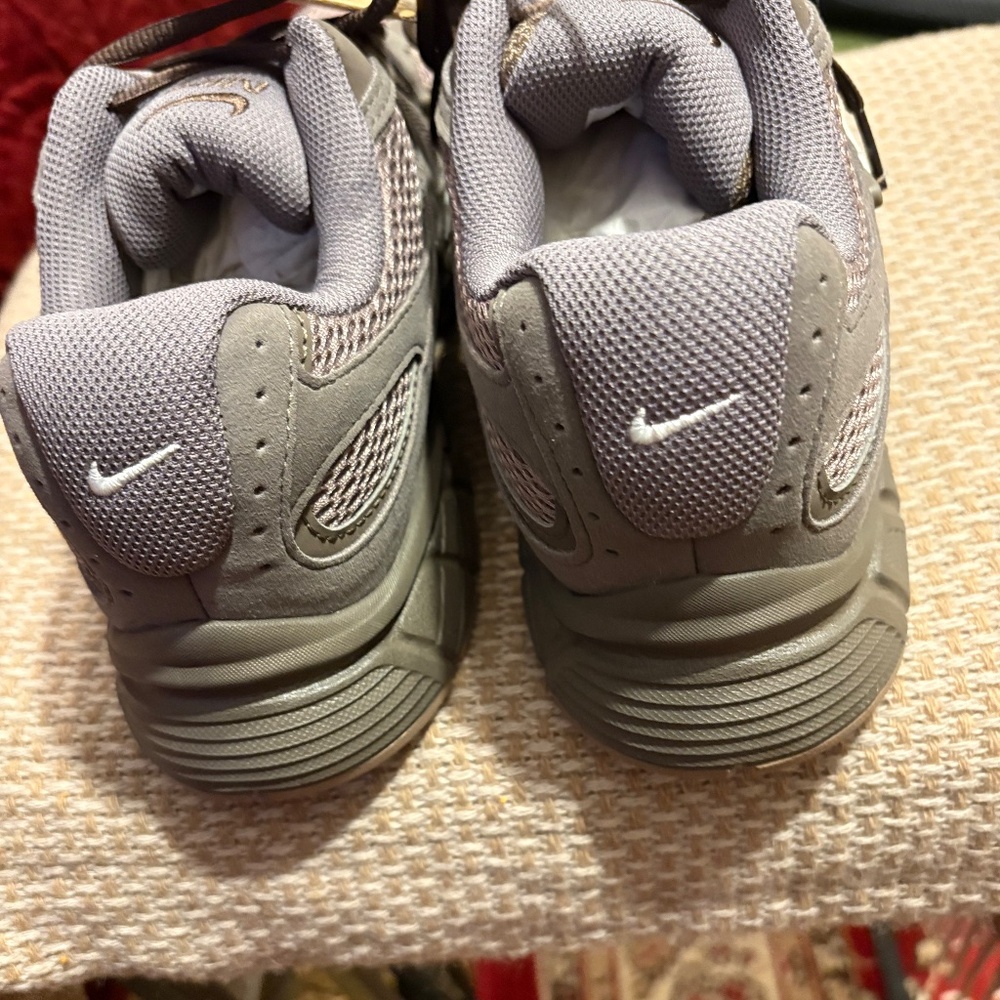 Nike Sneakers - Picture 4 of 7